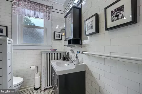 Bath - 3106 Parkside Dr, Baltimore, MD 21214 photo 4 of 5