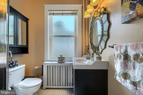 Bath - 3106 Parkside Dr, Baltimore, MD 21214 photo 1 of 5