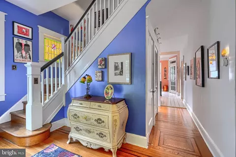 Entry Way - 3106 Parkside Dr, Baltimore, MD 21214 photo 4 of 6