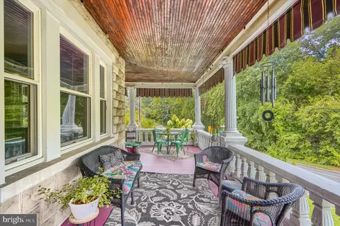 Exterior - 3106 Parkside Dr, Baltimore, MD 21214 photo 6 of 17