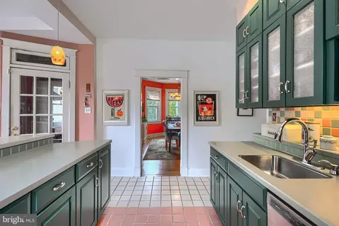 Kitchen - 3106 Parkside Dr, Baltimore, MD 21214 photo 6 of 8