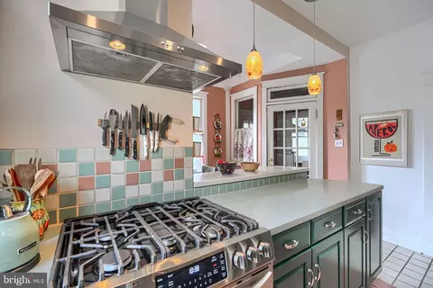 Kitchen - 3106 Parkside Dr, Baltimore, MD 21214 photo 5 of 8