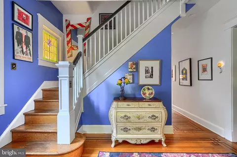 Entry Way - 3106 Parkside Dr, Baltimore, MD 21214 photo 3 of 6