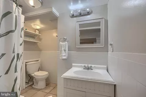 Bath - 5313 Tramore Rd, Baltimore, MD 21214 photo 6 of 7