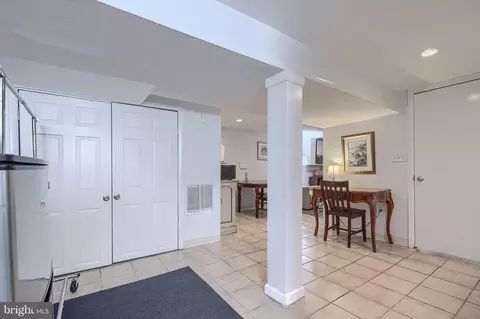 Entry Way - 5313 Tramore Rd, Baltimore, MD 21214 photo 2 of 3