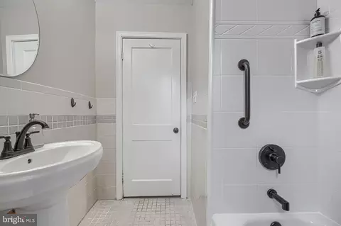 Bath - 5313 Tramore Rd, Baltimore, MD 21214 photo 2 of 7