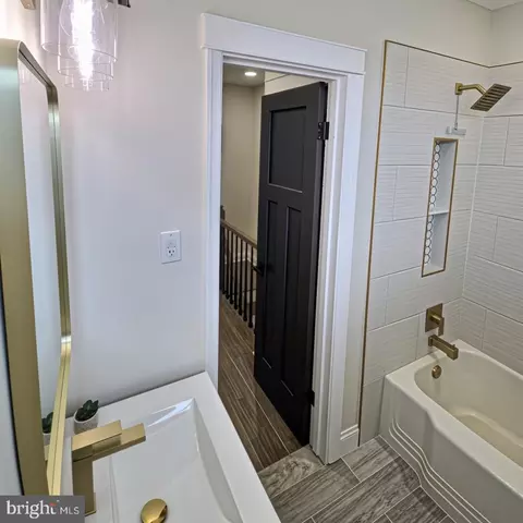 Bath - 3600 Elmley Ave, Baltimore, MD 21213 photo 3 of 3