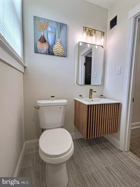 Bath - 3600 Elmley Ave, Baltimore, MD 21213 photo 2 of 3