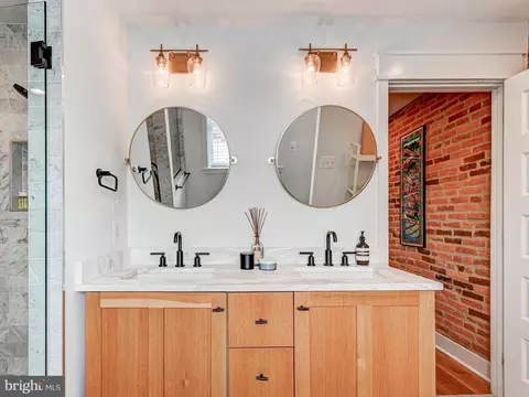 Bath - 2021 E Lombard St, Baltimore, MD 21231 photo 5 of 8