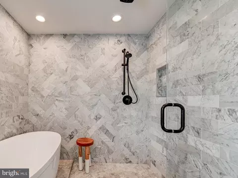Bath - 2021 E Lombard St, Baltimore, MD 21231 photo 3 of 8