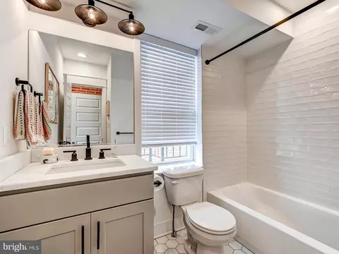 Bath - 2021 E Lombard St, Baltimore, MD 21231 photo 6 of 8