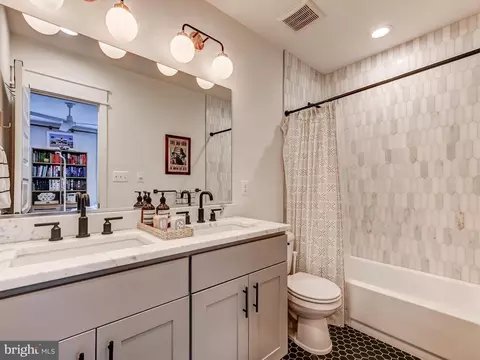 Bath - 2021 E Lombard St, Baltimore, MD 21231 photo 7 of 8