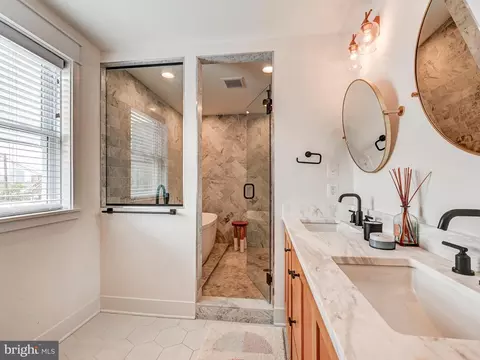 Bath - 2021 E Lombard St, Baltimore, MD 21231 photo 2 of 8