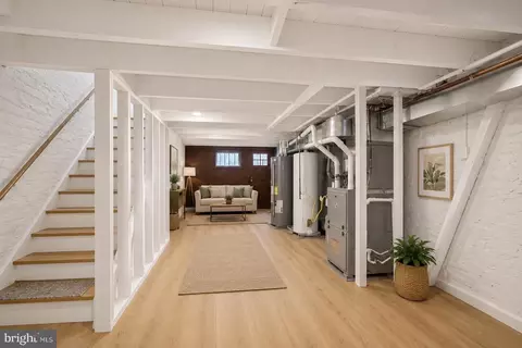 Entry Way - 744 Bartlett Ave, Baltimore, MD 21218 photo 5 of 6