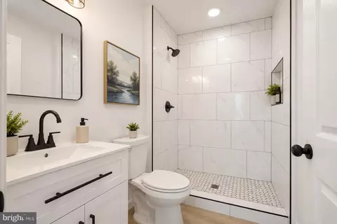 Bath - 744 Bartlett Ave, Baltimore, MD 21218 photo 2 of 3