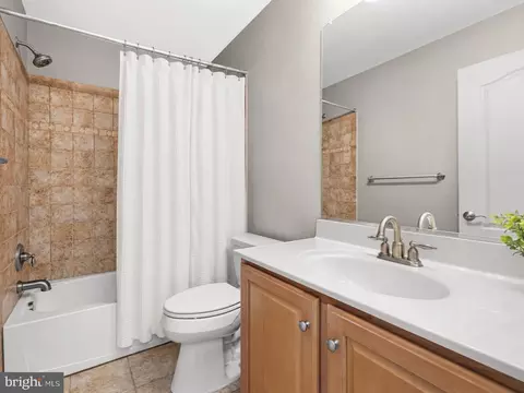 Bath - 1420 Benjamin St, Baltimore, MD 21230 photo 4 of 4
