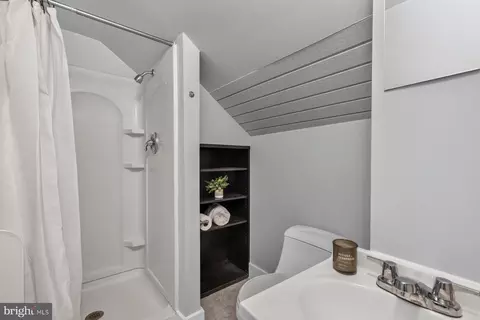 Bath - 826 Cedarcroft Rd, Baltimore, MD 21212 photo 2 of 2