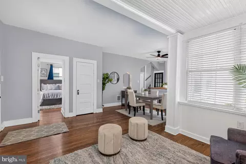 Entry Way - 826 Cedarcroft Rd, Baltimore, MD 21212 photo 2 of 3