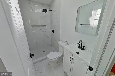 Bath - 1129 W Ostend St, Baltimore, MD 21230 photo 1 of 2