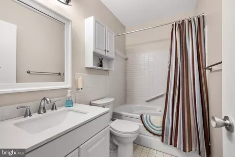 Bath - 11 Hamill Rd #11E, Baltimore, MD 21210 photo 2 of 2