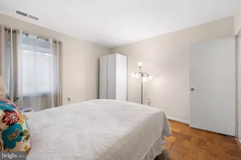 Bedroom - 11 Hamill Rd #11E, Baltimore, MD 21210 photo 5 of 6