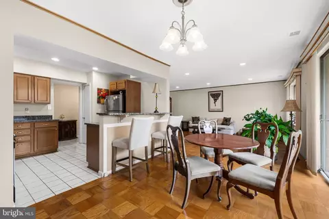 Dining - 11 Hamill Rd #11E, Baltimore, MD 21210 photo 1 of 2