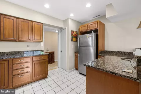 Kitchen - 11 Hamill Rd #11E, Baltimore, MD 21210 photo 2 of 4
