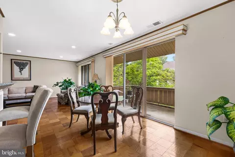 Dining - 11 Hamill Rd #11E, Baltimore, MD 21210 photo 2 of 2