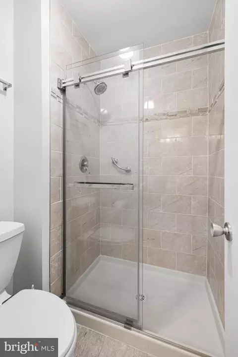 Bath - 11 Hamill Rd #11E, Baltimore, MD 21210 photo 1 of 2