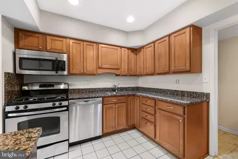 Kitchen - 11 Hamill Rd #11E, Baltimore, MD 21210 photo 3 of 4
