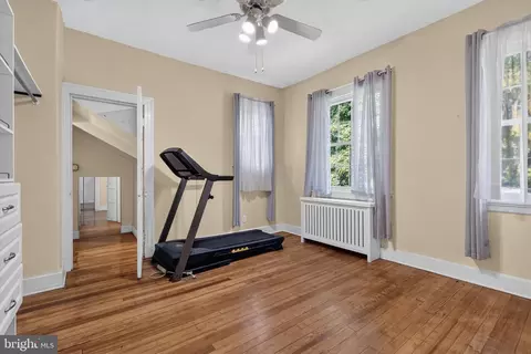 Bedroom - 511 Thornfield Rd, Baltimore, MD 21229 photo 4 of 4