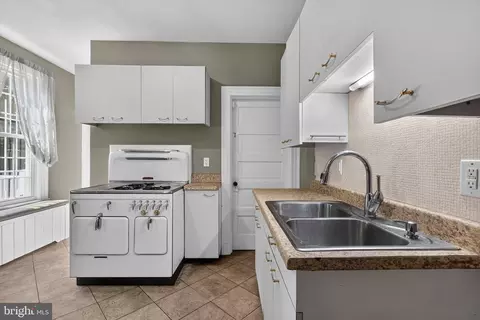 Kitchen - 511 Thornfield Rd, Baltimore, MD 21229 photo 3 of 3