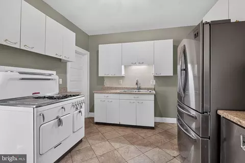 Kitchen - 511 Thornfield Rd, Baltimore, MD 21229 photo 2 of 3
