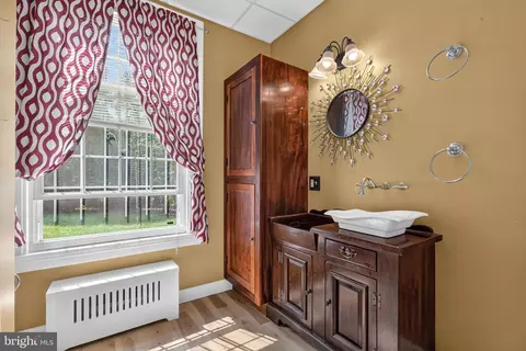 Bath - 511 Thornfield Rd, Baltimore, MD 21229 photo 1 of 3