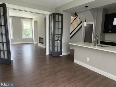 Entry Way - 413 Lyndhurst St, Baltimore, MD 21229 photo 5 of 8
