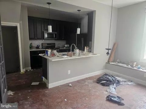 Entry Way - 413 Lyndhurst St, Baltimore, MD 21229 photo 3 of 8