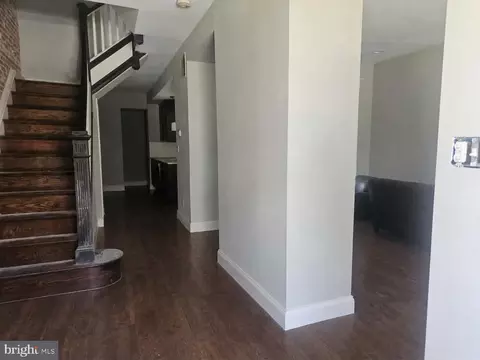 Entry Way - 413 Lyndhurst St, Baltimore, MD 21229 photo 2 of 8