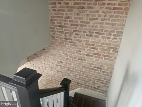 Entry Way - 413 Lyndhurst St, Baltimore, MD 21229 photo 6 of 8