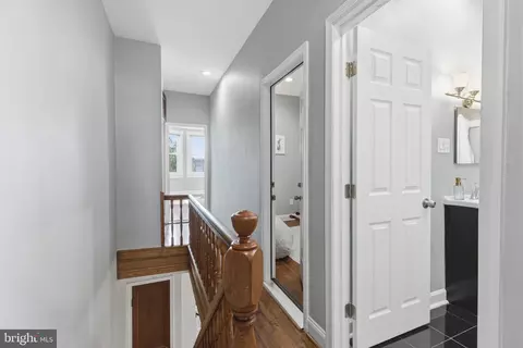 Entry Way - 4119 Falls Rd, Baltimore, MD 21211 photo 4 of 5