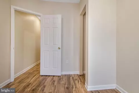 Entry Way - 2231 Orem Ave, Baltimore, MD 21217 photo 1 of 2