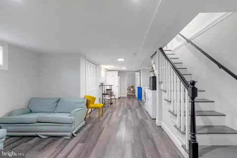 Entry Way - 701 Roundview Rd, Baltimore, MD 21225 photo 2 of 4