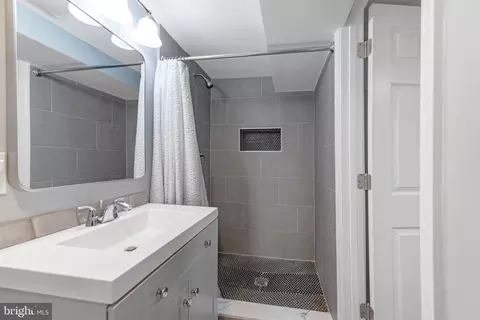 Bath - 701 Roundview Rd, Baltimore, MD 21225 photo 2 of 3