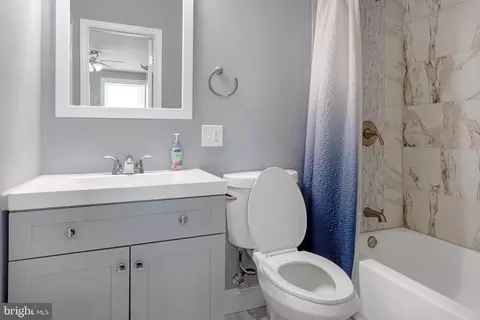 Bath - 701 Roundview Rd, Baltimore, MD 21225 photo 3 of 3