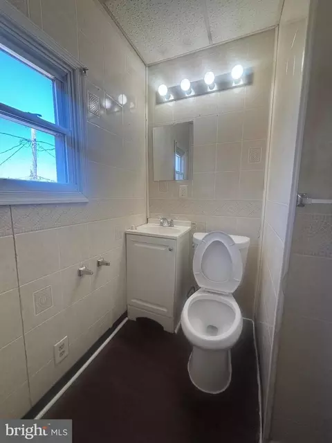 Bath - 1602 Cereal St, Baltimore City, MD 21226 photo 1 of 1