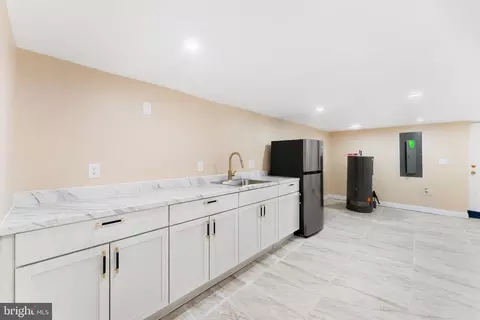 Entry Way - 3802 Old Frederick Rd, Baltimore, MD 21229 photo 6 of 7