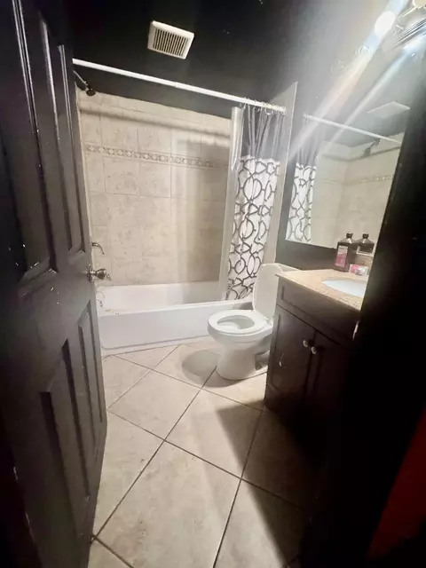 Bath - 4818 Greencrest Rd, Baltimore, MD 21206 photo 2 of 2