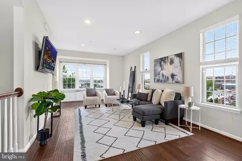 Living - 968 S Macon St, Baltimore, MD 21224 photo 2 of 2