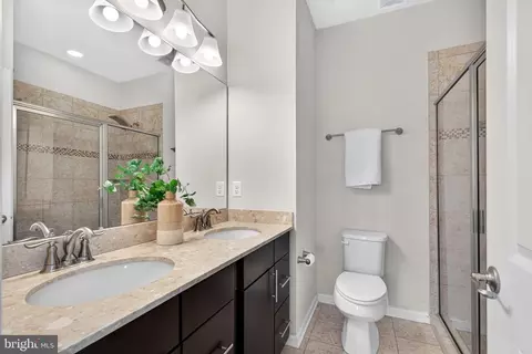 Bath - 968 S Macon St, Baltimore, MD 21224 photo 2 of 3