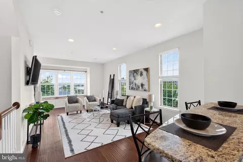 Living - 968 S Macon St, Baltimore, MD 21224 photo 1 of 2