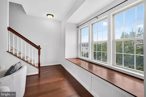 Entry Way - 968 S Macon St, Baltimore, MD 21224 photo 4 of 8